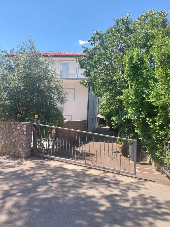 Apartmani Zec Šilo Εξωτερικό φωτογραφία